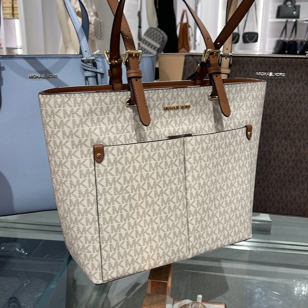 MICHAEL KORS JET SET TRAVEL MEDIUM DOUBLE POCKET TOTE 
VANILLA SIGNATURE
NWT - Picture 2 of 16